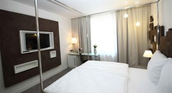 Hotel Pure White 4