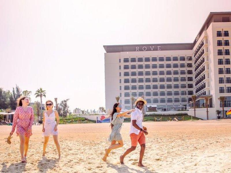 Hotel Rove La Mer Beach